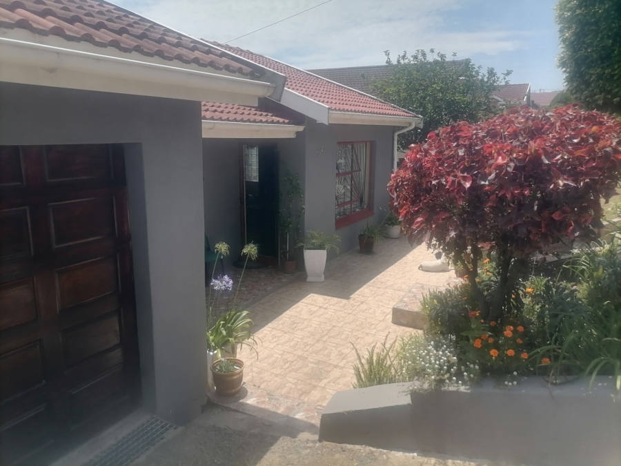 3 Bedroom Property for Sale in Phakamisa Eastern Cape